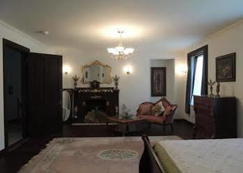 Thornwald Mansion Hotel